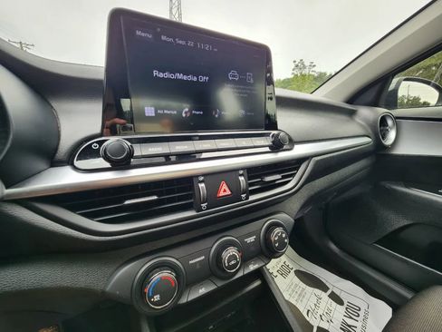 Used 2022 Kia Forte LXS image 17