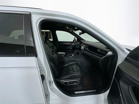 Used 2022 Jeep Grand Cherokee Overland w/ Luxury Tech Group IV image 30