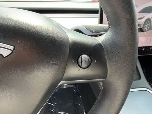 Used 2023 Tesla Model Y AWD image 27