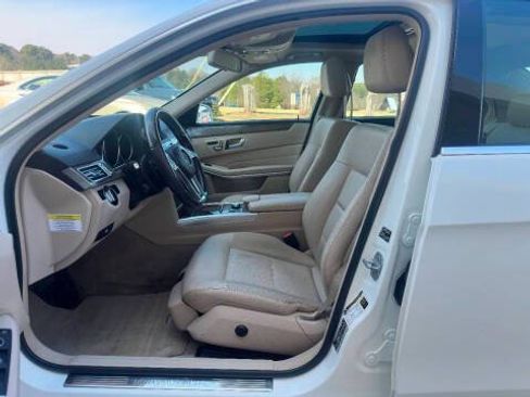 Used 2014 Mercedes-Benz E 350 4MATIC Sedan image 4