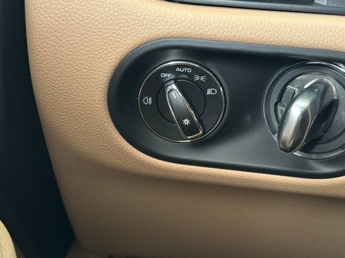 Certified 2022 Porsche Macan AWD/4WD image 30