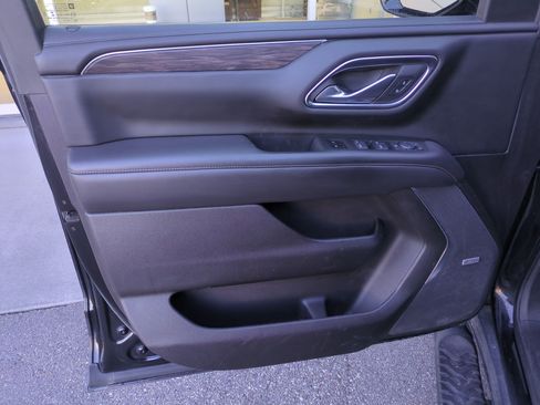 Used 2021 Chevrolet Suburban Z71 image 9