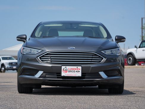 Used 2018 Ford Fusion SE w/ Fusion SE Technology Package FWD image 9
