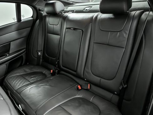 Used 2015 Jaguar XF Portfolio image 22