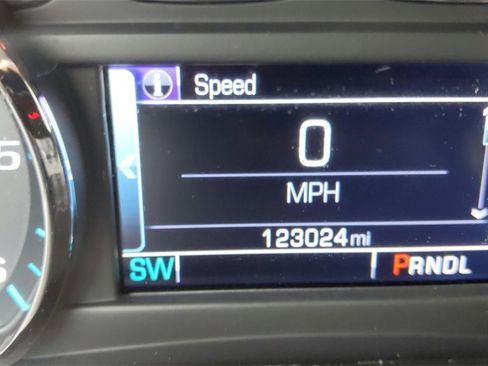 Used 2019 Chevrolet Suburban LT image 22