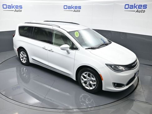Used 2020 Chrysler Pacifica Touring-L Plus w/ Tire & Wheel Group image 49