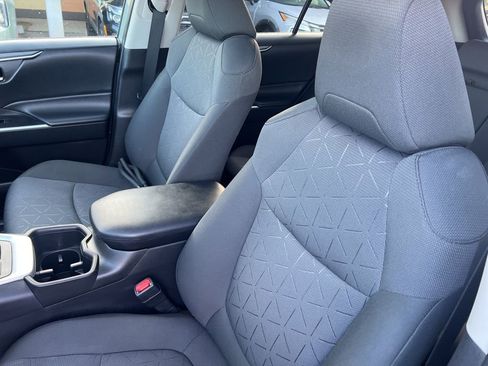Used 2022 Toyota RAV4 XLE image 5