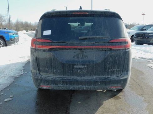 New 2026 Chrysler Pacifica Limited w/ S Appearance Package image 7