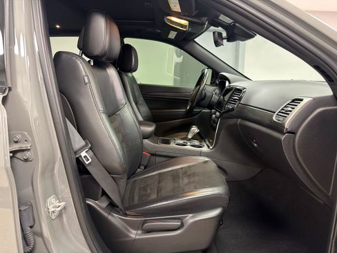 Used 2021 Jeep Grand Cherokee Laredo X AWD/4WD image 10