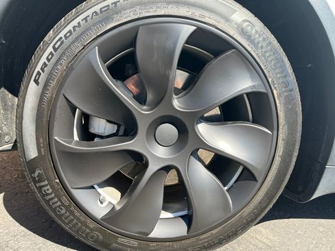 Used 2022 Tesla Model Y Long Range AWD/4WD image 36