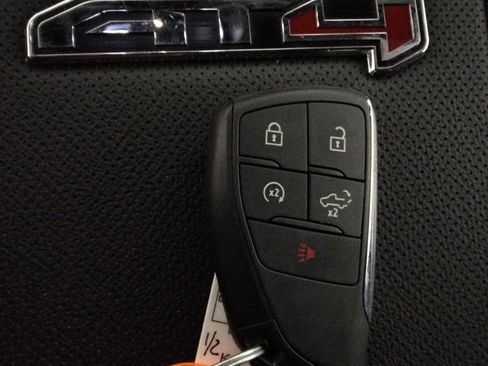 Used 2025 GMC Sierra 2500 AT4 image 44