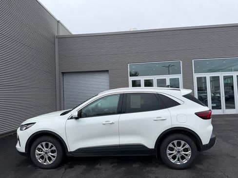 Used 2023 Ford Escape Active w/ Tech Pack #2 AWD/4WD image 4