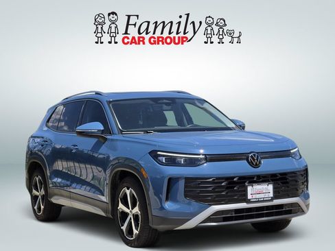 Used 2026 Volkswagen Tiguan SE FWD image 2