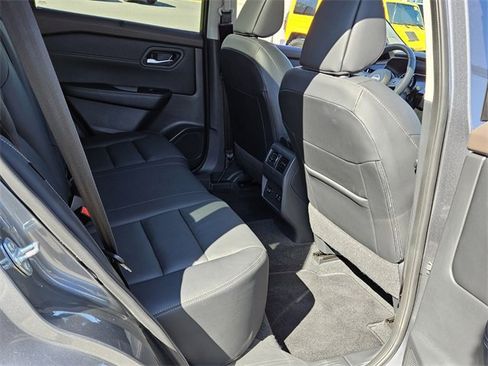 Used 2023 Nissan Rogue SL w/ SL Premium Package image 15