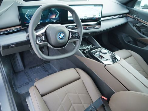 New 2026 BMW i5 eDrive40 w/ Premium Package AWD/4WD image 12