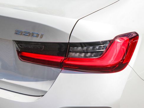 Certified 2025 BMW 330i Sedan image 7