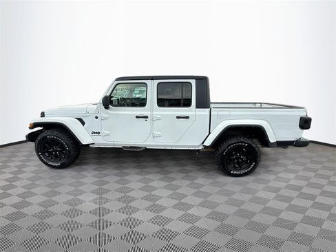 Used 2022 Jeep Gladiator Willys image 9