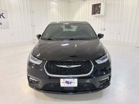 Used 2025 Chrysler Pacifica Select FWD image 31