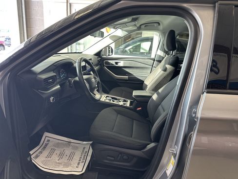 Used 2022 Ford Explorer XLT image 5