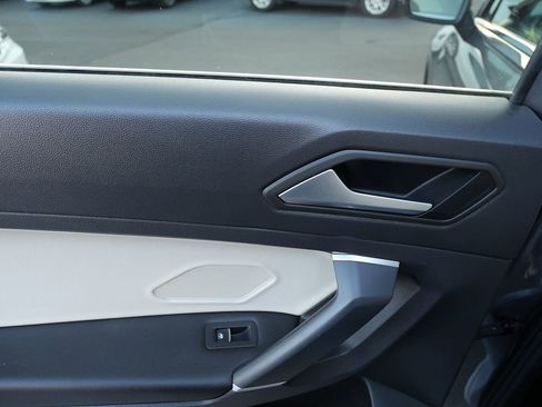 Used 2020 Volkswagen Tiguan SE w/ Panoramic Sunroof Package image 27