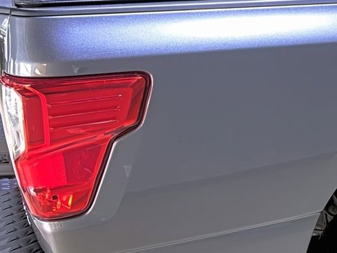 Used 2017 Nissan Titan SV image 13