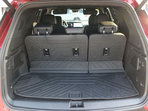 Used 2025 Chevrolet Traverse High Country AWD/4WD image 11