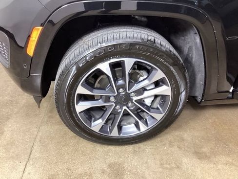 Used 2025 Jeep Grand Cherokee Overland w/ Adv Protech Group III AWD/4WD image 32
