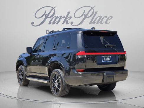 Used 2024 Lexus GX 550 w/ Accessory Package (Z1) AWD/4WD image 3