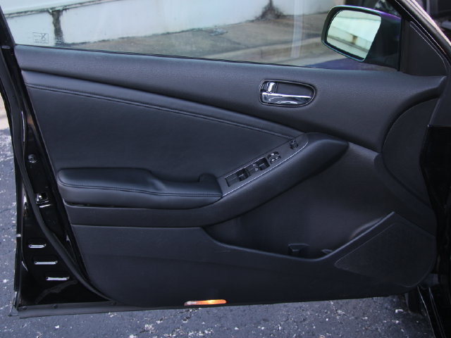 Used 2011 Nissan Altima 2.5 SL w/ 2.5SL Pkg FWD image 12