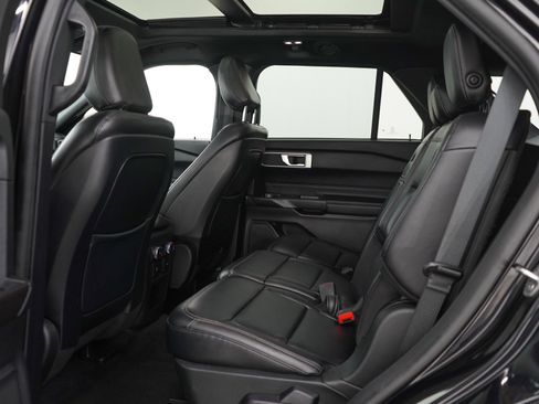 Used 2020 Ford Explorer XLT w/ Equipment Group 202A AWD/4WD image 19