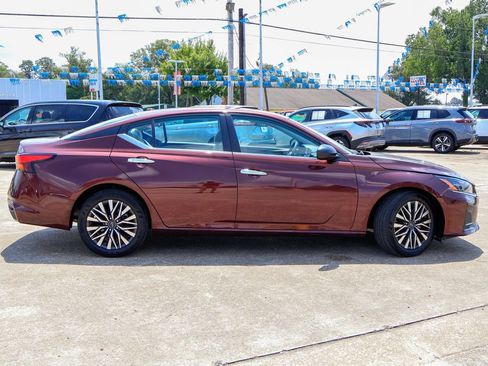 Used 2025 Nissan Altima 2.5 SV FWD image 21