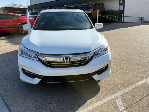 Used 2017 Honda Accord Touring image 8