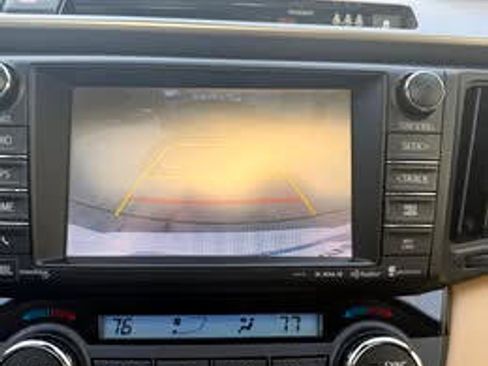 Used 2018 Toyota RAV4 Limited image 11