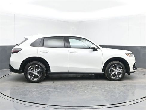 Used 2023 Honda HR-V EX-L image 11