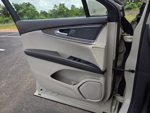 Used 2016 Lincoln MKX Select w/ Select Plus Package FWD image 10
