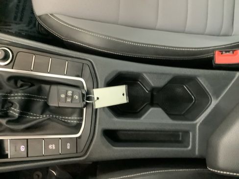 Used 2025 Volkswagen Jetta SE image 22