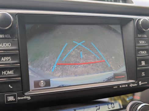 Used 2018 Toyota RAV4 Platinum FWD image 33