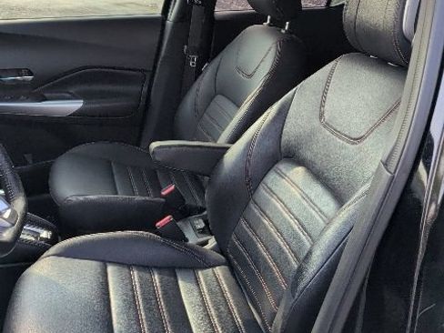 Used 2019 Nissan Kicks SR w/ SR Premium Package FWD image 11