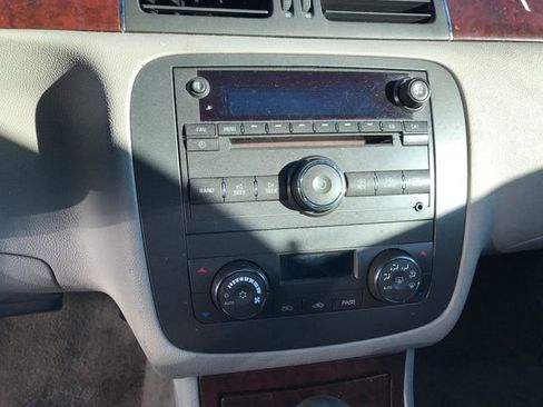 Used 2009 Buick Lucerne CXL image 6