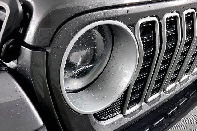 Used 2026 Jeep Wrangler Unlimited Sahara AWD/4WD image 28