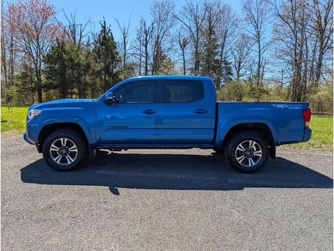Used 2016 Toyota Tacoma TRD Sport w/ Towing Package image 9