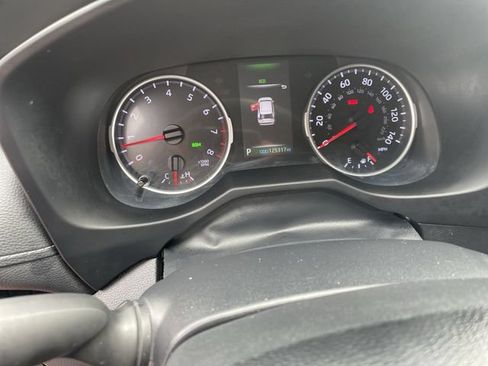 Used 2021 Toyota RAV4 LE FWD image 12