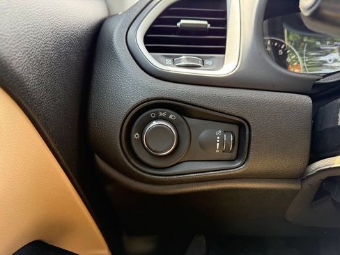 Used 2018 Jeep Renegade Sport w/ Power & Air Group FWD image 18