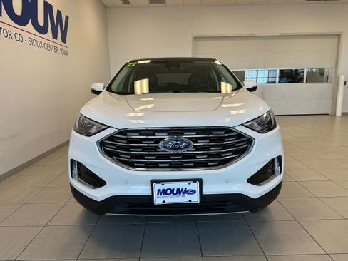 Used 2022 Ford Edge Titanium w/ Class II Trailer Tow Package AWD/4WD image 3