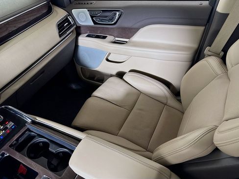 Used 2023 Lincoln Navigator Reserve AWD/4WD image 23