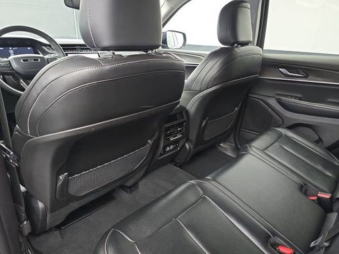 Used 2023 Jeep Grand Cherokee Limited image 46