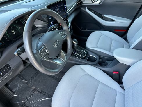 Used 2022 Hyundai Ioniq SEL FWD image 4
