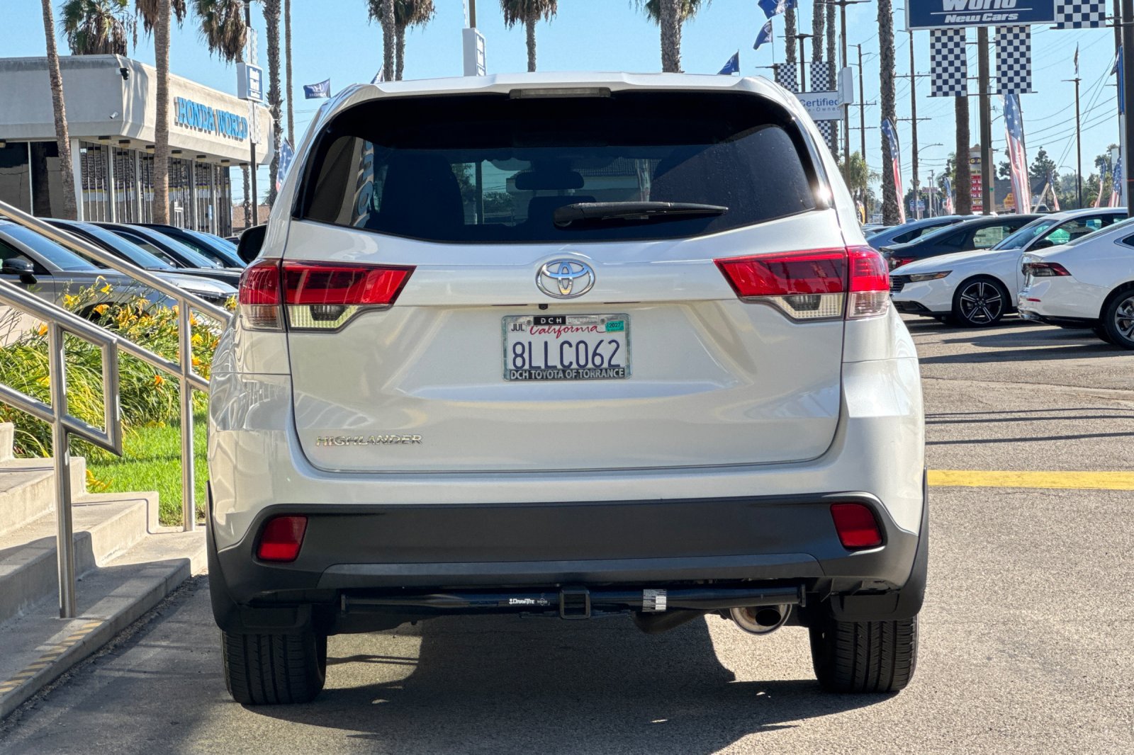 Used 2019 Toyota Highlander LE FWD image 6