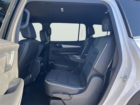 Used 2025 Buick Enclave Preferred image 32