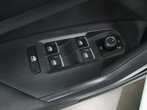 Used 2021 Volkswagen Jetta SE image 15